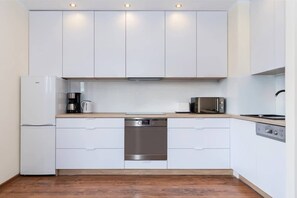 Fridge, microwave, oven, stovetop