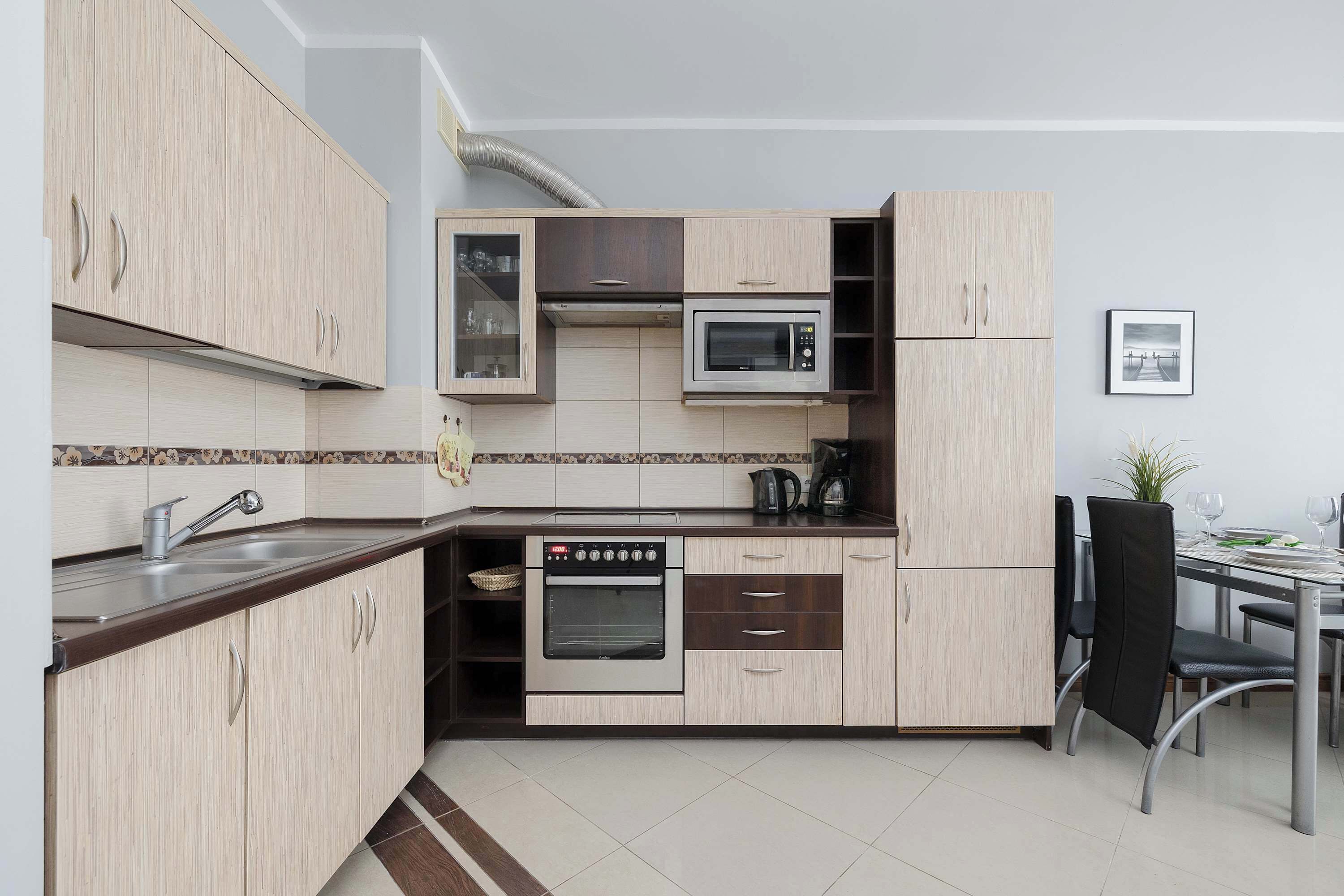Kühlschrank, Mikrowelle, Ofen, Herdplatte