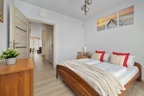 1 habitación, tabla de planchar con plancha, cuna de viaje y wifi