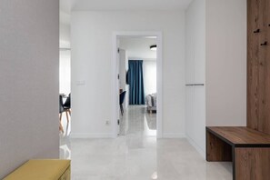 TV, offices - Sun Towers 125 | Prestige Apartment | Parking (Świnoujście)