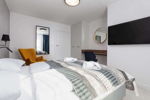 4 bedrooms, desk, iron/ironing board, WiFi