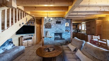 TV, fireplace, DVD player, stereo