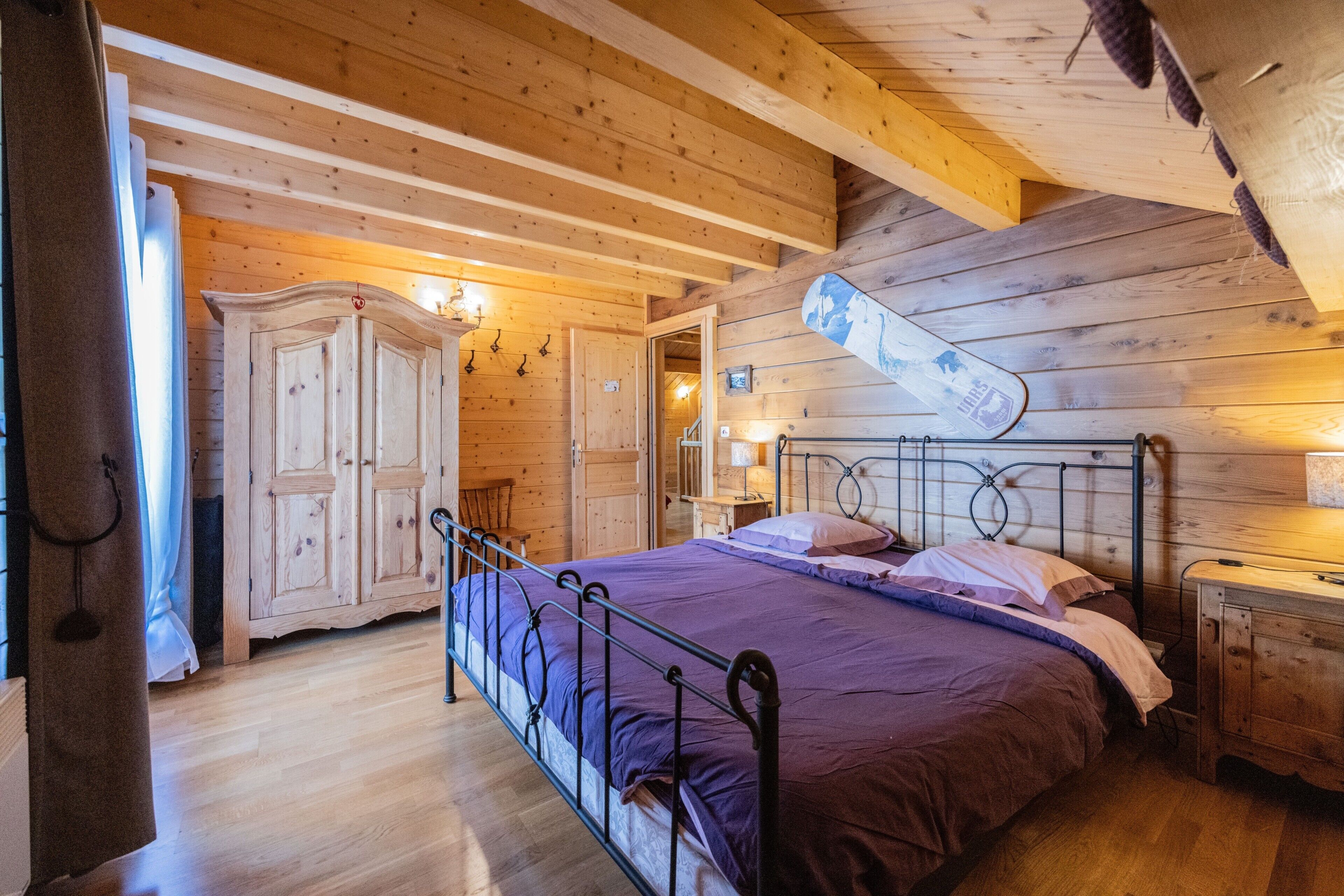 6 bedrooms, iron/ironing board, WiFi, bed sheets