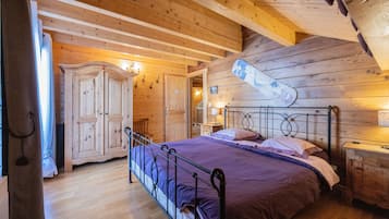 6 bedrooms, iron/ironing board, WiFi, bed sheets