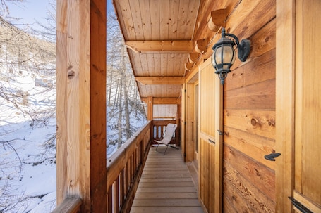 Property grounds. Chalet 'Le Hors Piste' with Mountain View, Private Garden and Wi-Fi