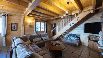 TV, fireplace, DVD player, stereo