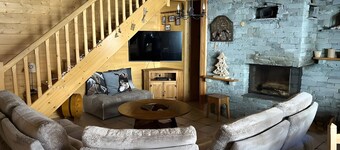 Chalet 'Le Hors Piste' with Mountain View, Private Garden and Wi-Fi