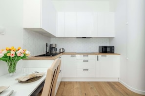 Fridge, microwave, stovetop, coffee/tea maker