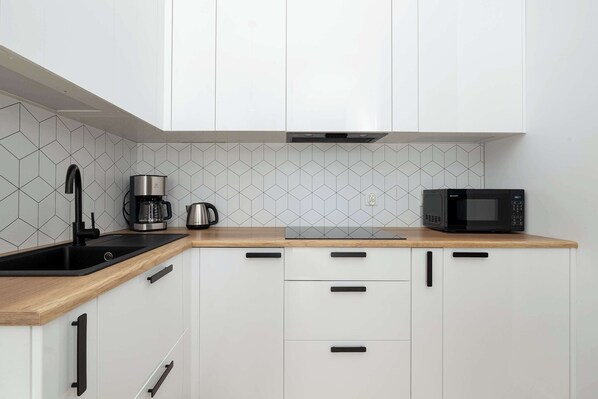 Fridge, microwave, stovetop, coffee/tea maker