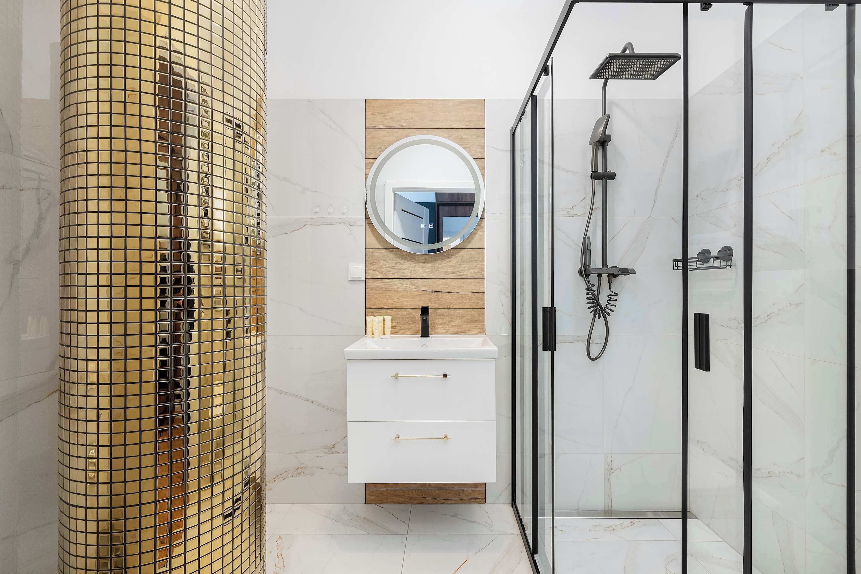 Shower, hair dryer, towels, shampoo