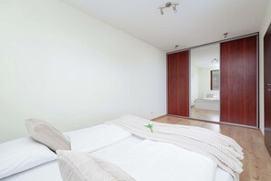 1 chambre, fer et planche à repasser, lit parapluie, Wi-Fi