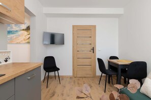 Dining - Cozy Apartment in Chlapowo | Balcony | Parking (Chłapowo)