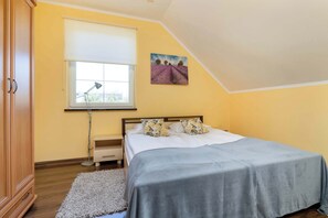 3 bedrooms, iron/ironing board, travel cot, WiFi