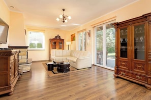 TV, fireplace, offices