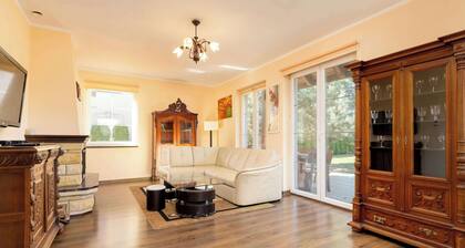 Spacious Apartment | 3 Bedrooms, Sauna, Garden