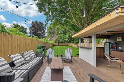 Downtown Saratoga Home w/ Yard & Patio