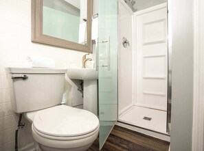 Douche, serviettes fournies