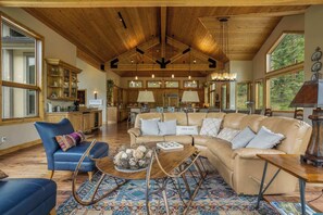 Televisie en een open haard