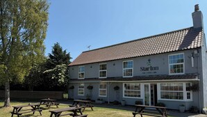 A pub named Star Inn with outdoor seating and a garden area. - the Star Inn (Weaverthorpe)
