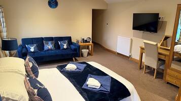 Family Double Room, Pets allowed | Free WiFi