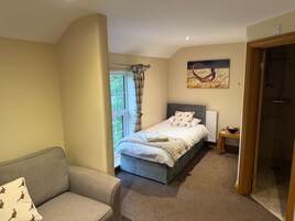 Family Double or Twin Room, Pets allowed | Free WiFi