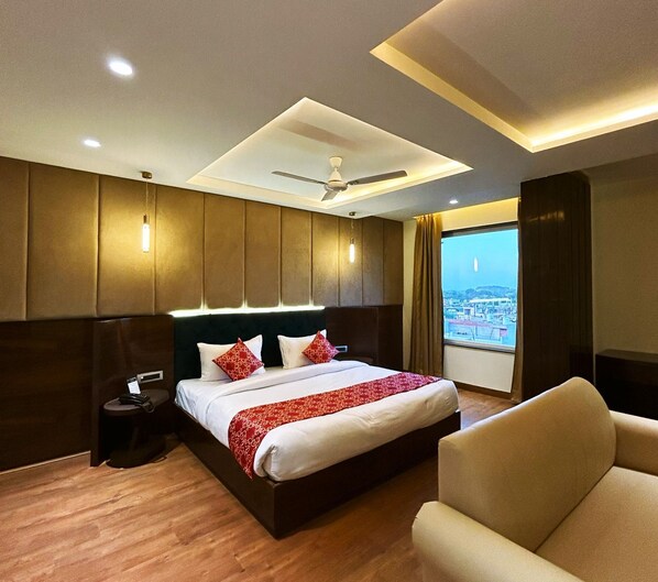 Desk, laptop workspace, iron/ironing board, free WiFi - Hotel The crystal Park  (Gwalior)