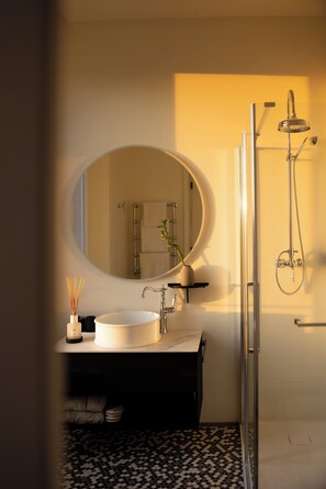 Classic Double Room, Hill View | Bilik Mandi | Pancuran mandi, hulu semburan mandi hujan 