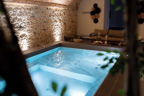 Outdoor treatment area, sauna, hot tub, steam room, Turkish bath/hammam