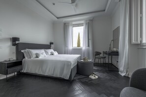 Doppelzimmer, Hügelblick | Zimmersafe, Schreibtisch, Verdunkelungsvorhänge, schallisolierte Zimmer