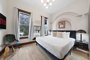 6 slaapkamers, een strijkplank/strijkijzer, wifi, beddengoed