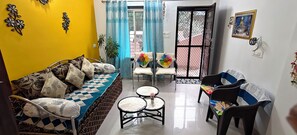 9 habitaciones, tabla de planchar con plancha, wifi y ropa de cama 