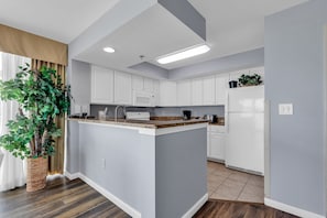 Signature Condo, 2 Bedrooms, Balcony, Beach View | Private kitchen | Fridge, microwave, oven, stovetop
