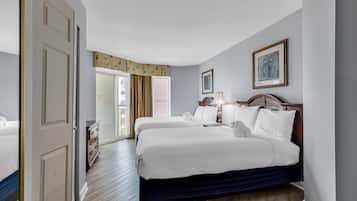 Signature-Apartment, 2 Schlafzimmer, Balkon, Strandblick | Individuell dekoriert, individuell eingerichtet, Bügeleisen/Bügelbrett