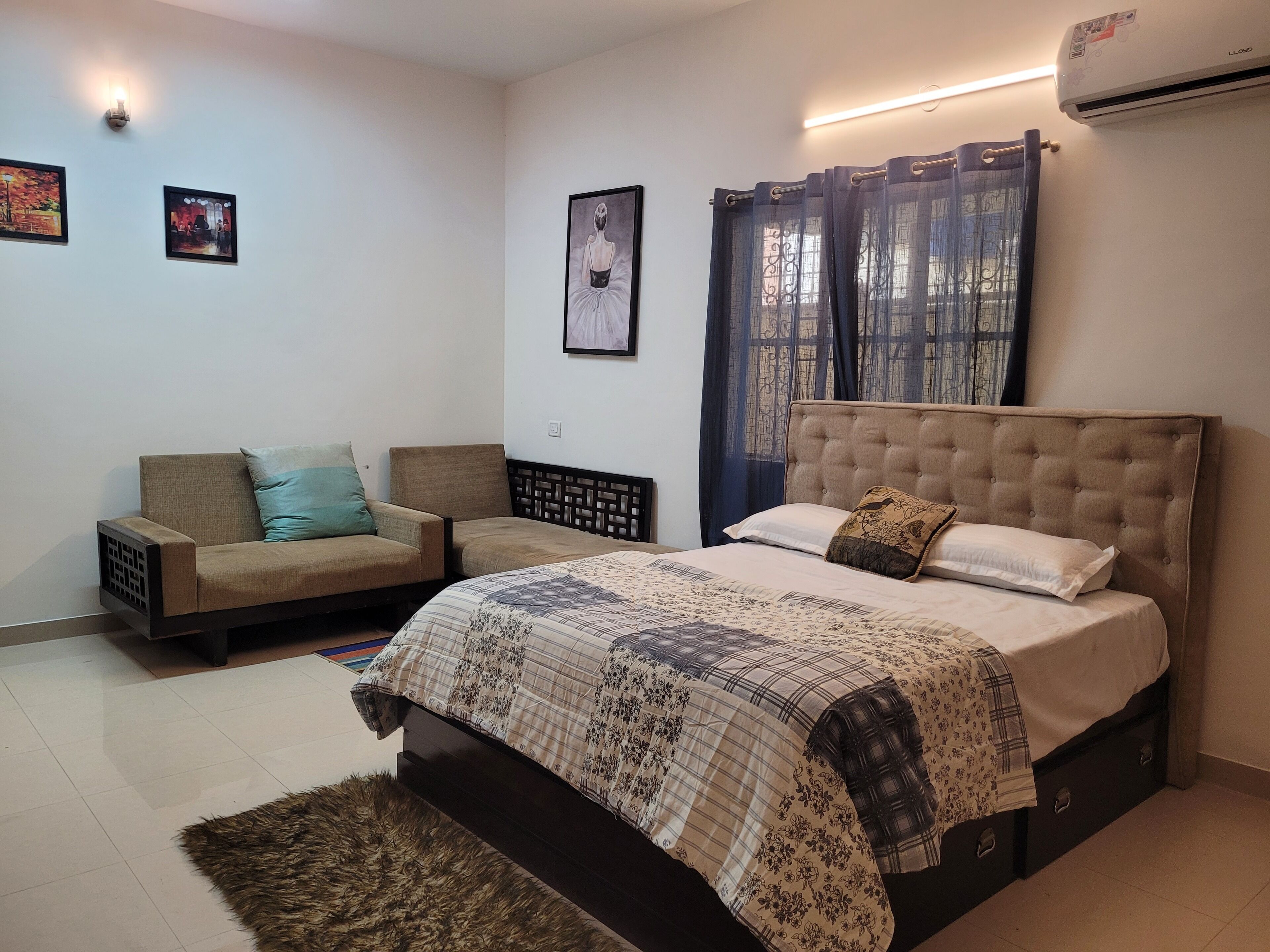 4 bedrooms, iron/ironing board, WiFi, bed sheets