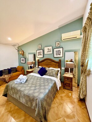 Departamento Deluxe, vista al jardín | Tabla de planchar con plancha y wifi gratis