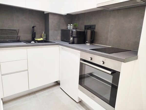 Fridge, oven, coffee/tea maker, cookware/dishes/utensils