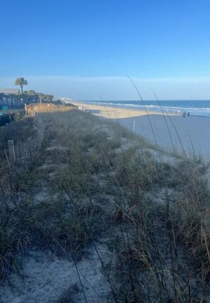 Beach nearby, sun-loungers, beach towels