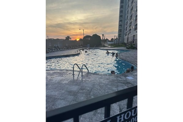 Piscine couverte, piscine extérieure