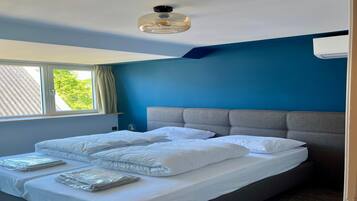 House | 20 bedrooms, bed sheets