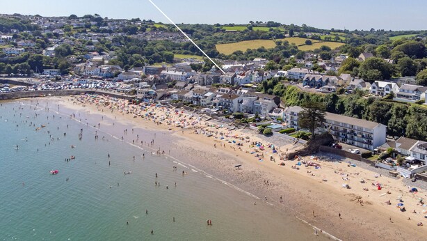A coastal town with a sandy beach, a large number of beach umbrellas, and a building labeled "The Old Cottage". - The Old Cottage - Central Location, Near the Beach (Saundersfoot)