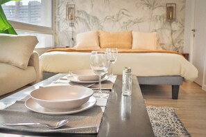 Iron/ironing board, WiFi, bed sheets