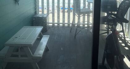 Charming 3-bedroom beach condo - close to garden city pier