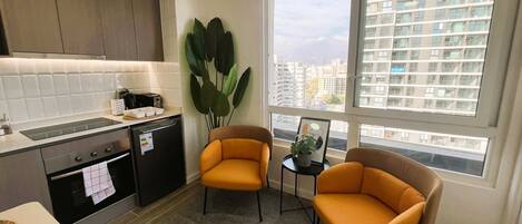 Køleskab, mikrobølgeovn, ovn, kogeplade