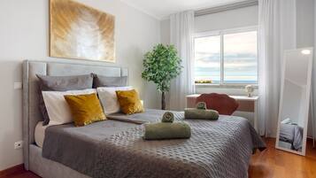 1 dormitorio, tabla de planchar con plancha, wifi y ropa de cama