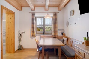 Dining - Apartment 'Almrausch' with Shared Terrace, Balcony and Wi-Fi (Wagrain)