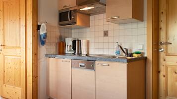 Microwave, stovetop, dishwasher, coffee/tea maker