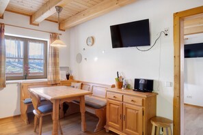 Dining - Apartment 'Almrausch' with Shared Terrace, Balcony and Wi-Fi (Wagrain)