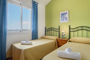 2 Schlafzimmer, Bügeleisen/Bügelbrett, Bettwäsche