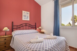2 Schlafzimmer, Bügeleisen/Bügelbrett, Bettwäsche