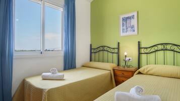 2 bedrooms, iron/ironing board, bed sheets